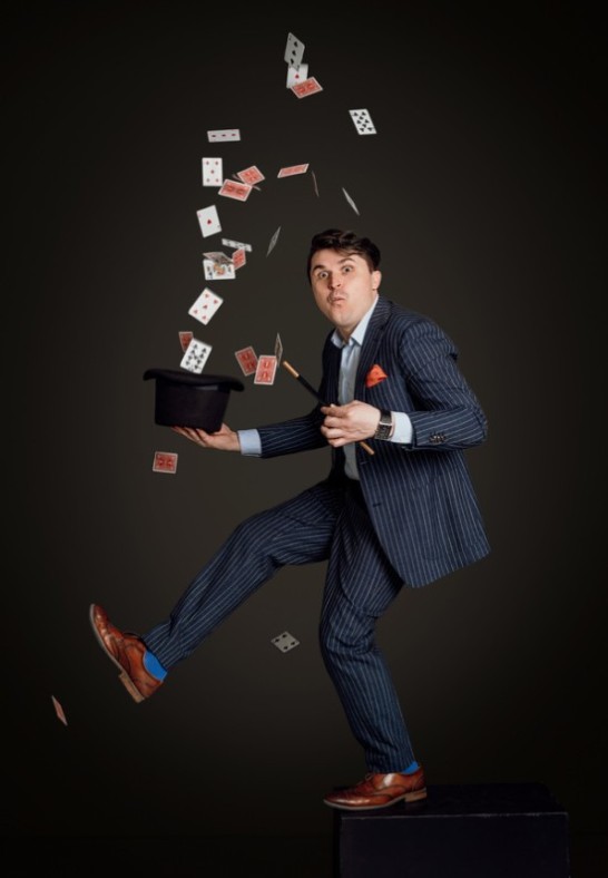 Humoro ir magijos šou vaikams Raganiukės teatre