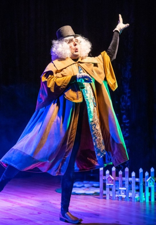 Teatro dienos proga. Bjaurusis ančiukas