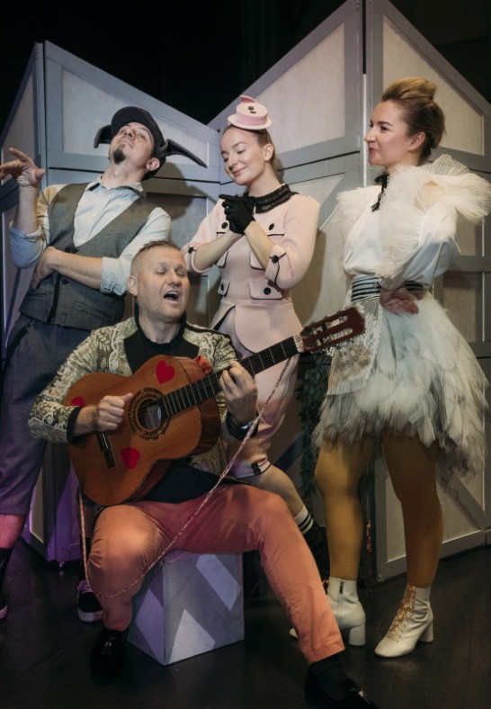 Jaunimo teatras "Be durų" Spektaklis ''Atsikrausto kiaulė"